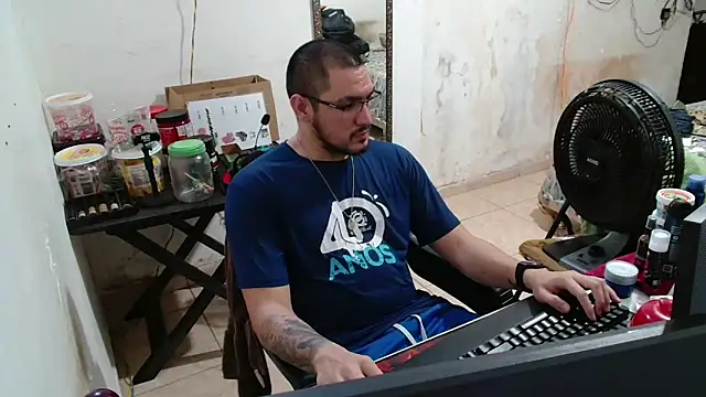 Snapshot of Leonino231 chatting on October 7, 1:30 pm Leonino231 online show from October 7, 1:30 pm