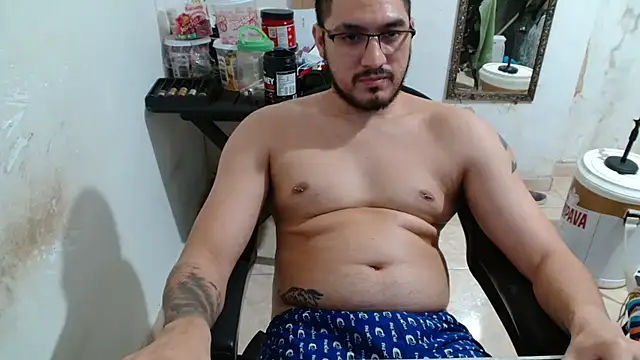 Snapshot of Leonino231 chatting on October 11, 4:44 am Leonino231 online show from October 11, 4:44 am