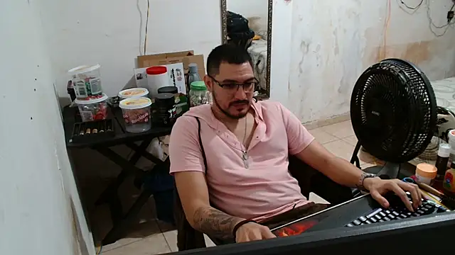 Snapshot of Leonino231 chatting on November 9, 9:02 pm Leonino231 online show from November 9, 9:02 pm