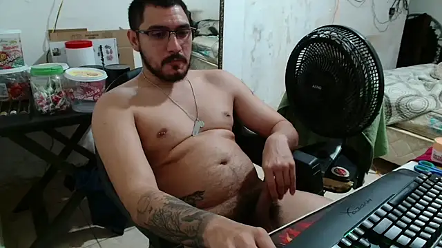 Snapshot of Leonino231 chatting on November 21, 5:17 am Leonino231 online show from November 21, 5:17 am