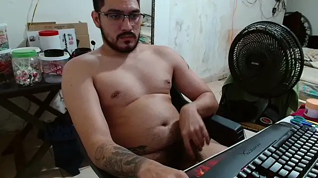 Snapshot of Leonino231 chatting on November 22, 8:30 pm Leonino231 online show from November 22, 8:30 pm