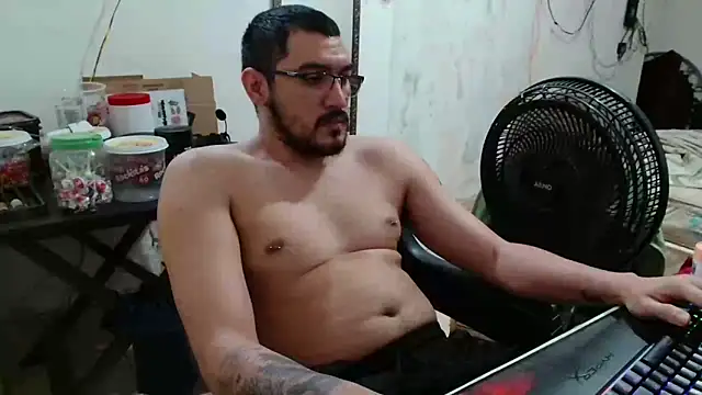 Snapshot of Leonino231 chatting on November 25, 4:18 pm Leonino231 online show from November 25, 4:18 pm