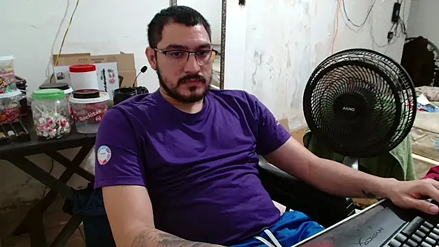 Snapshot of Leonino231 chatting on November 26, 8:10 pm Leonino231 online show from November 26, 8:10 pm