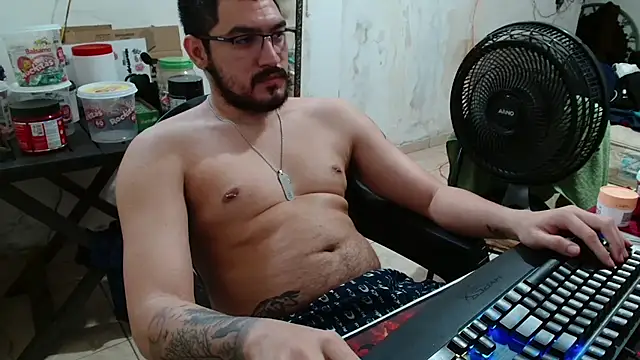 Snapshot of Leonino231 chatting on December 5, 3:30 pm Leonino231 online show from December 5, 3:30 pm