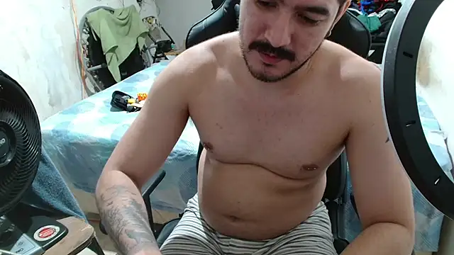 Snapshot of Leonino231 chatting on May 30, 11:24 pm Leonino231 online show from May 30, 11:24 pm
