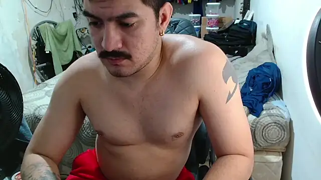 Snapshot of Leonino231 chatting on June 7, 12:15 am Leonino231 online show from June 7, 12:15 am