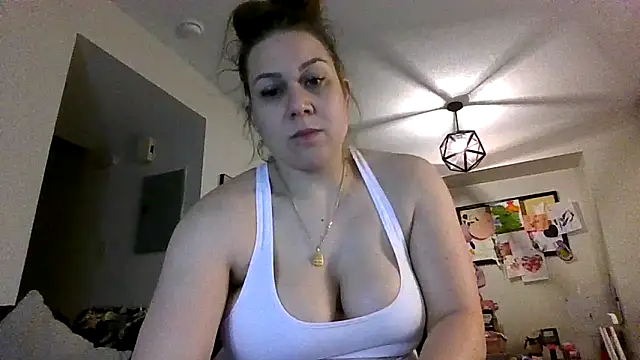 Snapshot of thedevinemama chatting on June 7, 2:59 am thedevinemama online show from June 7, 2:59 am