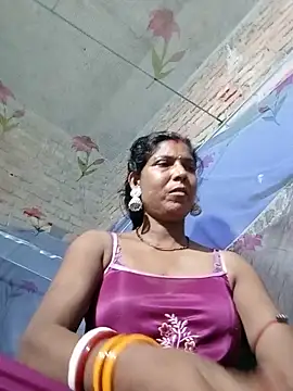 Snapshot of Savita992 chatting on May 28, 9:45 pm Savita992 online show from May 28, 9:45 pm