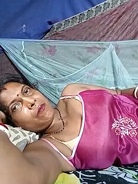 Snapshot of Savita992 chatting on June 13, 9:18 am Savita992 online show from June 13, 9:18 am