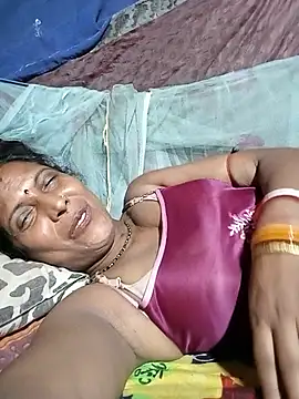 Snapshot of Savita992 chatting on July 7, 7:23 am Savita992 online show from July 7, 7:23 am