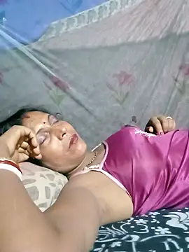 Snapshot of Savita992 chatting on July 13, 8:22 pm Savita992 online show from July 13, 8:22 pm