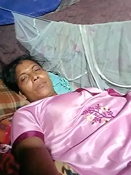Snapshot of Savita992 chatting on August 5, 10:40 am Savita992 online show from August 5, 10:40 am