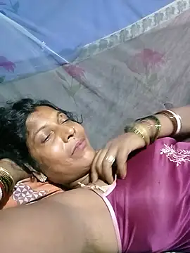 Snapshot of Savita992 chatting on August 6, 9:49 pm Savita992 online show from August 6, 9:49 pm