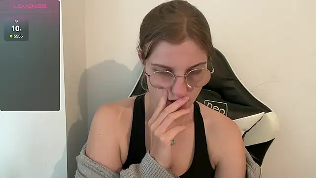 BustyKellyXXX online show from October 3, 8:55 am