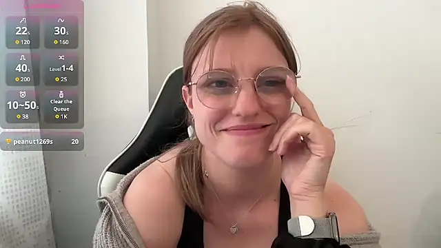 Snapshot of BustyKellyXXX chatting on June 10, 3:00 pm BustyKellyXXX online show from June 10, 3:00 pm