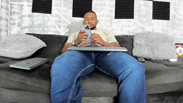 Snapshot of big_blackmen19 chatting on June 17, 1:01 pm big blackmen19 online show from June 17, 1:01 pm
