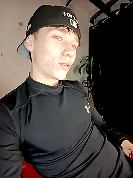 Snapshot of Logan_sixxer chatting on September 28, 9:42 pm Logan sixxer online show from September 28, 9:42 pm