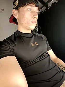 Snapshot of Logan_sixxer chatting on October 18, 8:42 pm Logan sixxer online show from October 18, 8:42 pm