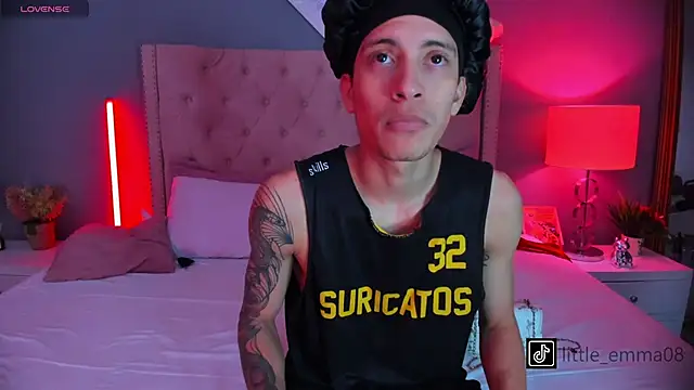 Snapshot of Joe_And_Emma chatting on October 22, 9:36 pm Joe And Emma online show from October 22, 9:36 pm