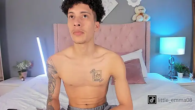 Snapshot of Joe_And_Emma chatting on October 30, 9:15 pm Joe And Emma online show from October 30, 9:15 pm