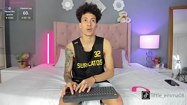 Snapshot of Joe_And_Emma chatting on November 1, 8:11 pm Joe And Emma online show from November 1, 8:11 pm