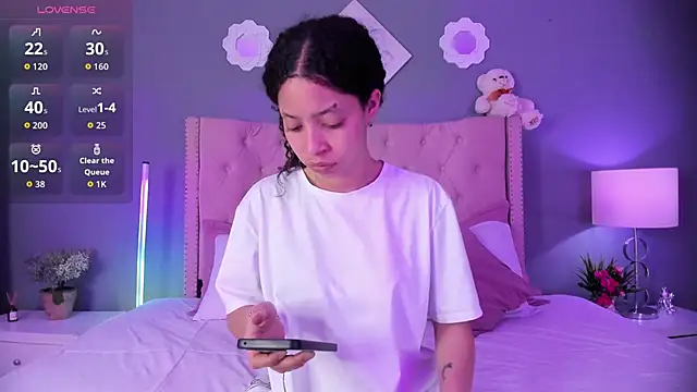 Snapshot of Joe_And_Emma chatting on November 11, 9:04 pm Joe And Emma online show from November 11, 9:04 pm