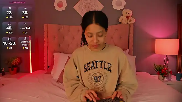 Snapshot of Joe_And_Emma chatting on November 22, 4:44 am Joe And Emma online show from November 22, 4:44 am