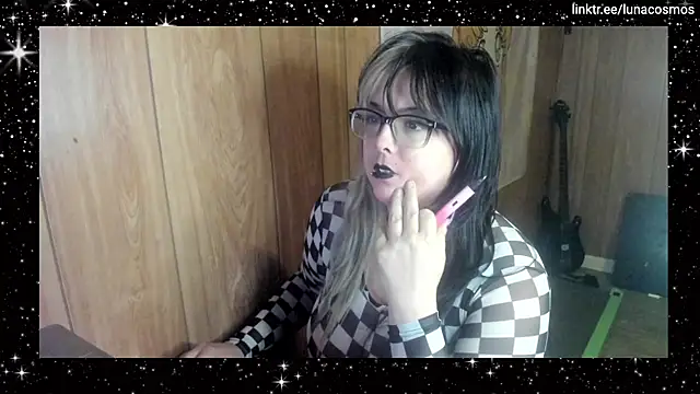 Snapshot of LunaCosmos chatting on November 14, 1:15 am LunaCosmos online show from November 14, 1:15 am