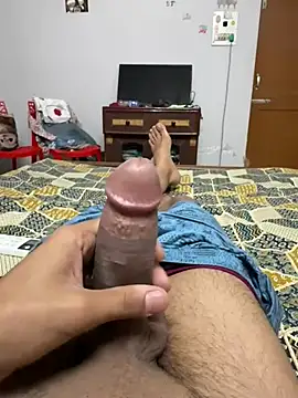 Snapshot of mota_lund_5 chatting on July 19, 6:33 pm mota lund 5 online show from July 19, 6:33 pm