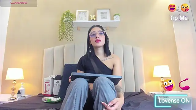 Snapshot of Rachel_Donnelly chatting on July 11, 3:53 am Rachel Donnelly online show from July 11, 3:53 am