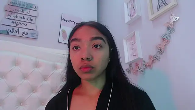 Snapshot of pocahontamoon chatting on September 24, 1:14 pm pocahontamoon online show from September 24, 1:14 pm