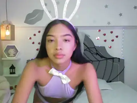 Snapshot of pocahontamoon chatting on October 31, 1:23 pm pocahontamoon online show from October 31, 1:23 pm