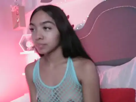 Snapshot of pocahontamoon chatting on November 15, 1:29 pm pocahontamoon online show from November 15, 1:29 pm