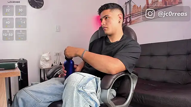  Juanes online show from November 12, 8:08 pm