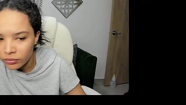 Snapshot of Ayshel_cooperr chatting on October 20, 4:02 am Ayshel cooperr online show from October 20, 4:02 am