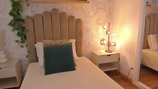 Zafiro22  online show from December 23, 3:37 am