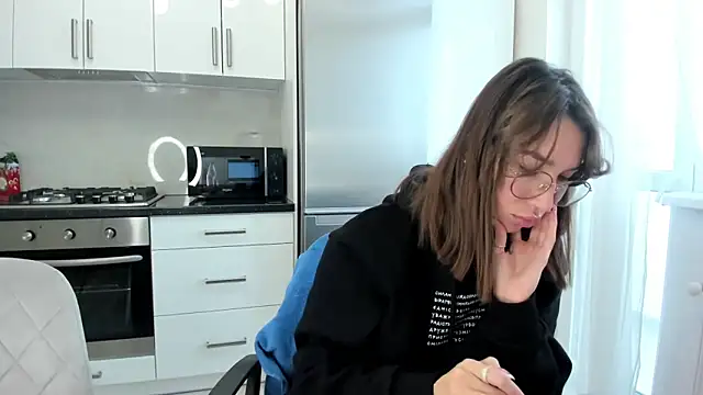 marylips online show from December 18, 10:54 am