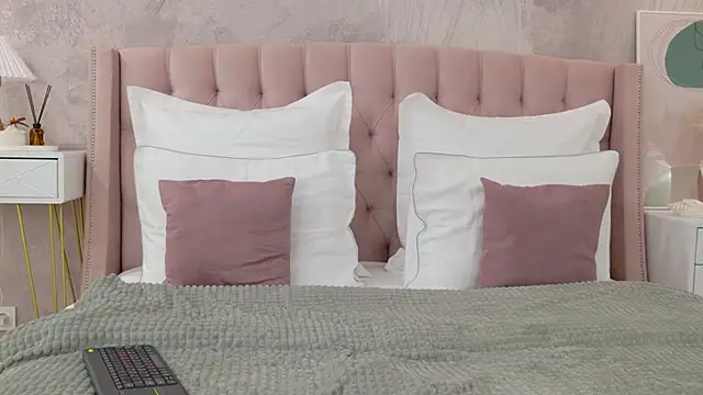 NoraHaynes online show from May 30, 2:08 am