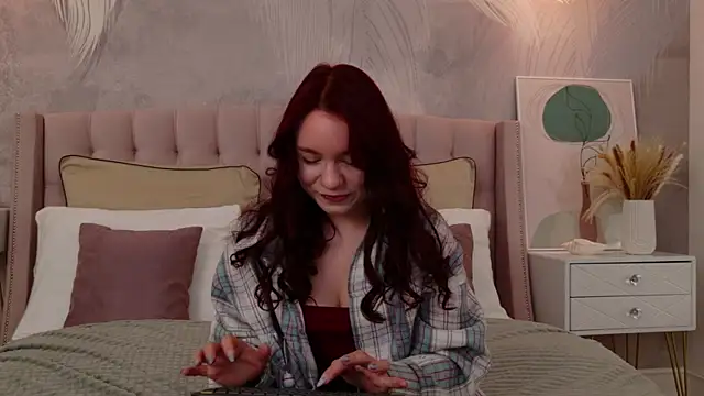 NoraHaynes online show from June 10, 2:12 am