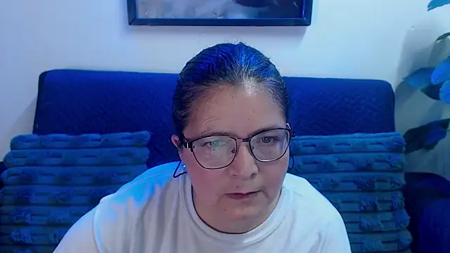 Snapshot of Linda_banks_ chatting on December 18, 1:22 am Linda banks online show from December 18, 1:22 am