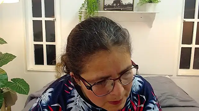 Linda banks  online show from May 26, 1:12 am