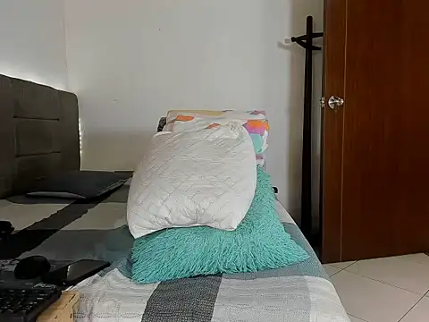 Snapshot of Edy_coltt chatting on May 3, 1:28 pm Edy coltt online show from May 3, 1:28 pm