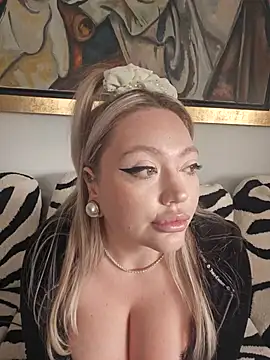 misstitmouseofficial online show from February 22, 9:08 am