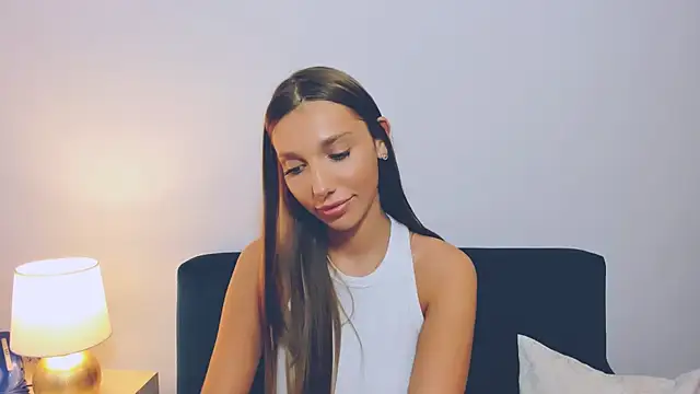 Snapshot of EmmaGorgeous chatting on October 9, 6:17 pm EmmaGorgeous online show from October 9, 6:17 pm