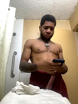 Snapshot of 1mistaGoodWood chatting on October 13, 12:38 pm 1mistaGoodWood online show from October 13, 12:38 pm