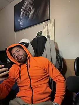 Snapshot of 1mistaGoodWood chatting on January 14, 4:23 pm 1mistaGoodWood online show from January 14, 4:23 pm