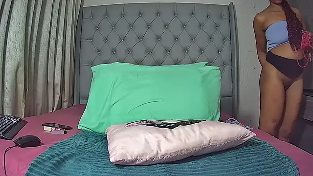 Snapshot of HotSexxy12 chatting on August 1, 8:08 pm HotSexxy12 online show from August 1, 8:08 pm