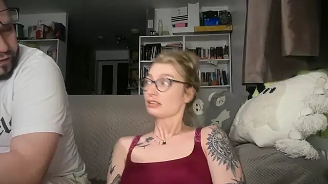 Snapshot of harleyblair chatting on May 27, 10:07 pm harleyblair online show from May 27, 10:07 pm