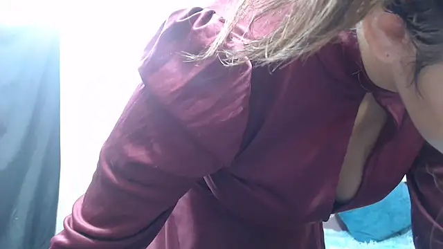 Snapshot of annie_clark2 chatting on December 14, 6:34 pm annie clark2 online show from December 14, 6:34 pm