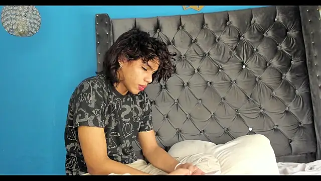 Snapshot of bxby_dolls chatting on October 13, 3:39 am bxby dolls online show from October 13, 3:39 am